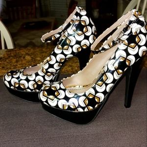 Bamboo Black/White Heels.  Size 6/36